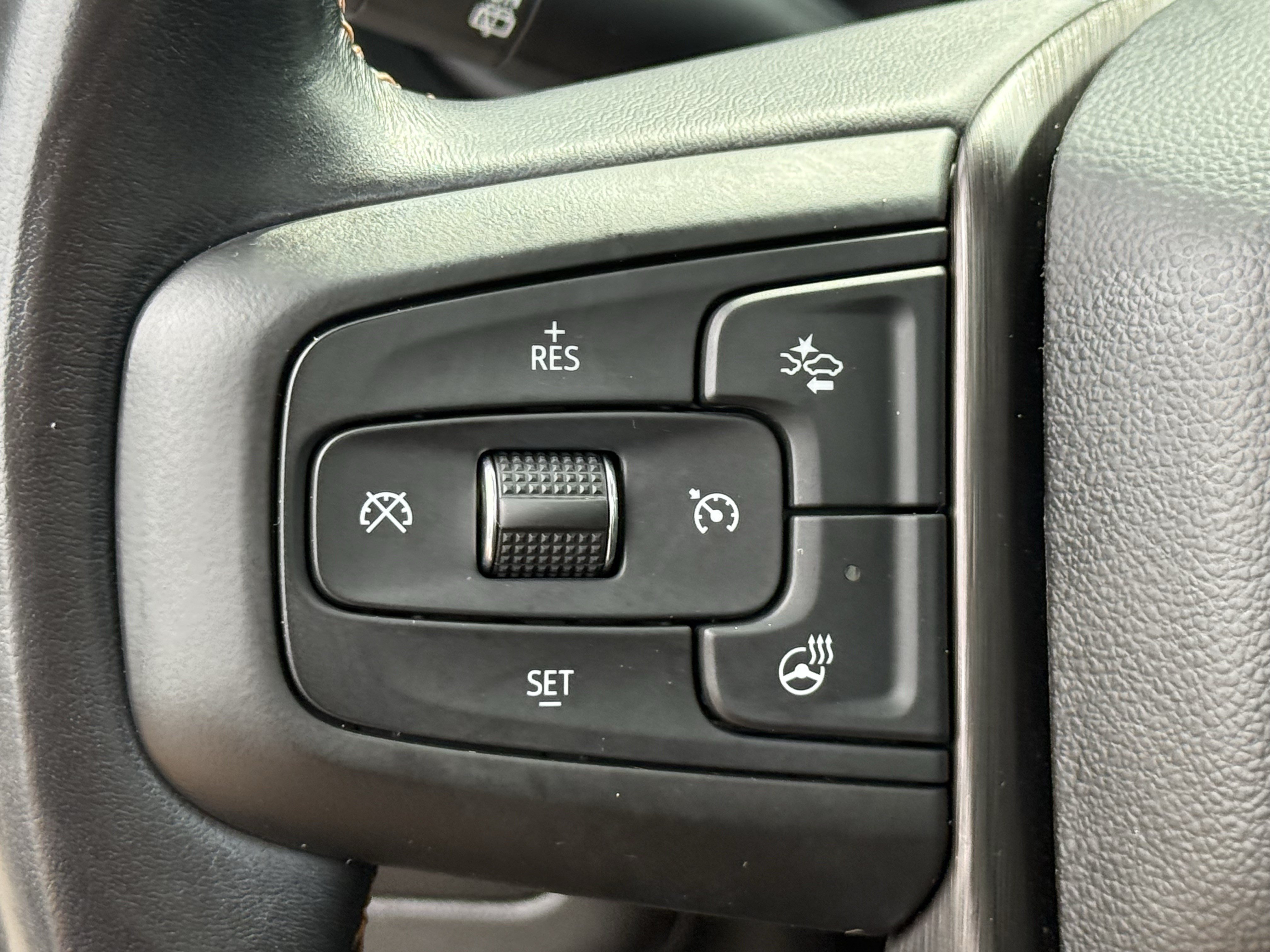 Used 2023 GMC Yukon XL AT4 w/ AT4 Premium Package AWD/4WD image 16