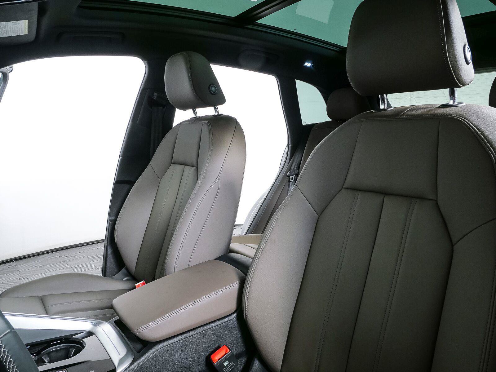 Used 2025 Audi Q5 Premium w/ Convenience Package AWD/4WD image 5