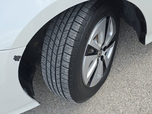 Used 2016 Toyota Prius Four image 32