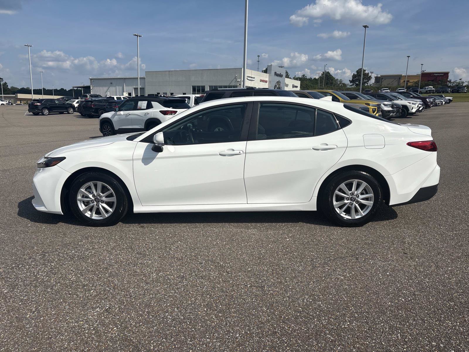 Used 2025 Toyota Camry LE FWD image 8