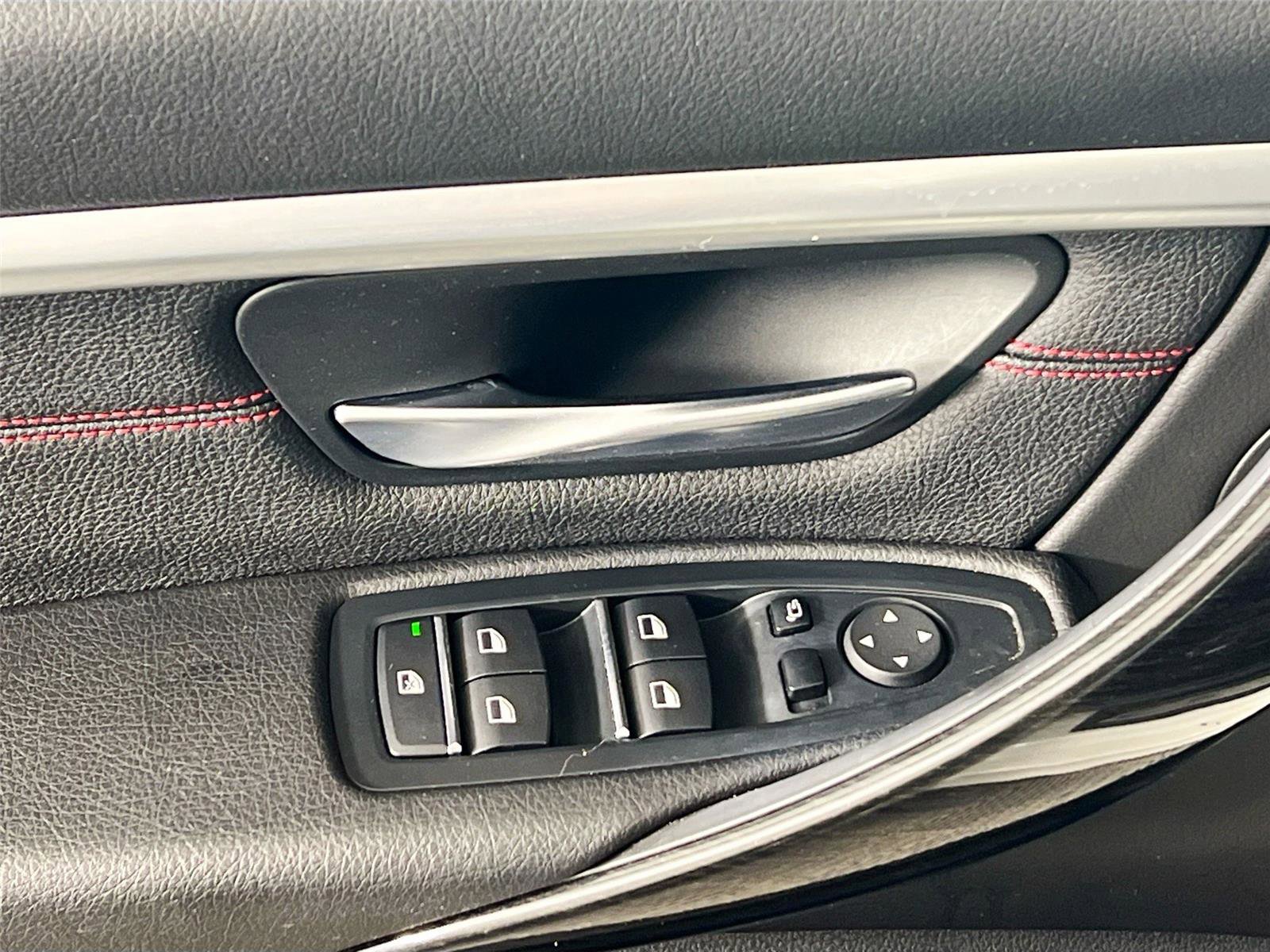 Used 2018 BMW 330i xDrive Sedan w/ Convenience Package image 19