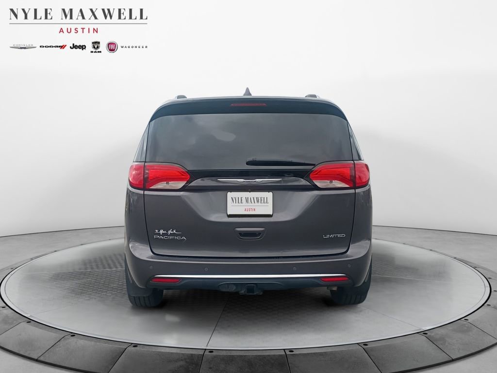 Used 2017 Chrysler Pacifica Limited image 15