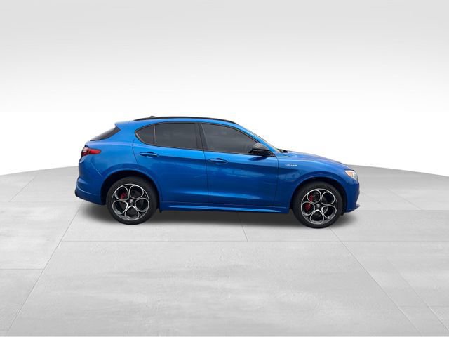 Used 2022 Alfa Romeo Stelvio Veloce AWD/4WD image 6