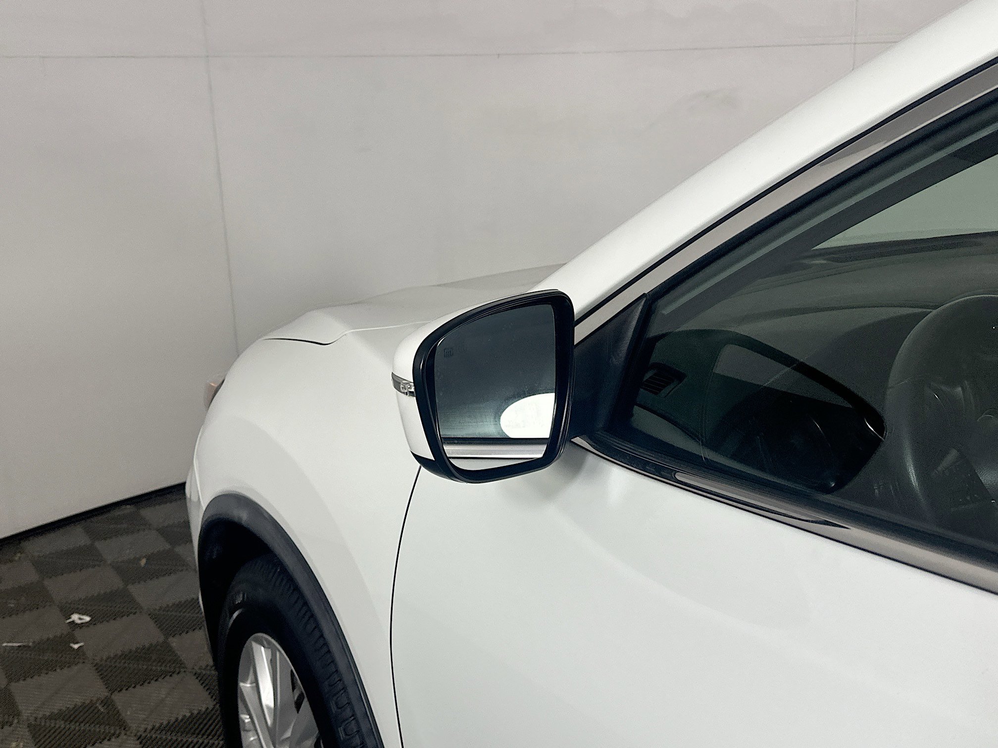 Used 2017 Nissan Rogue SV image 16