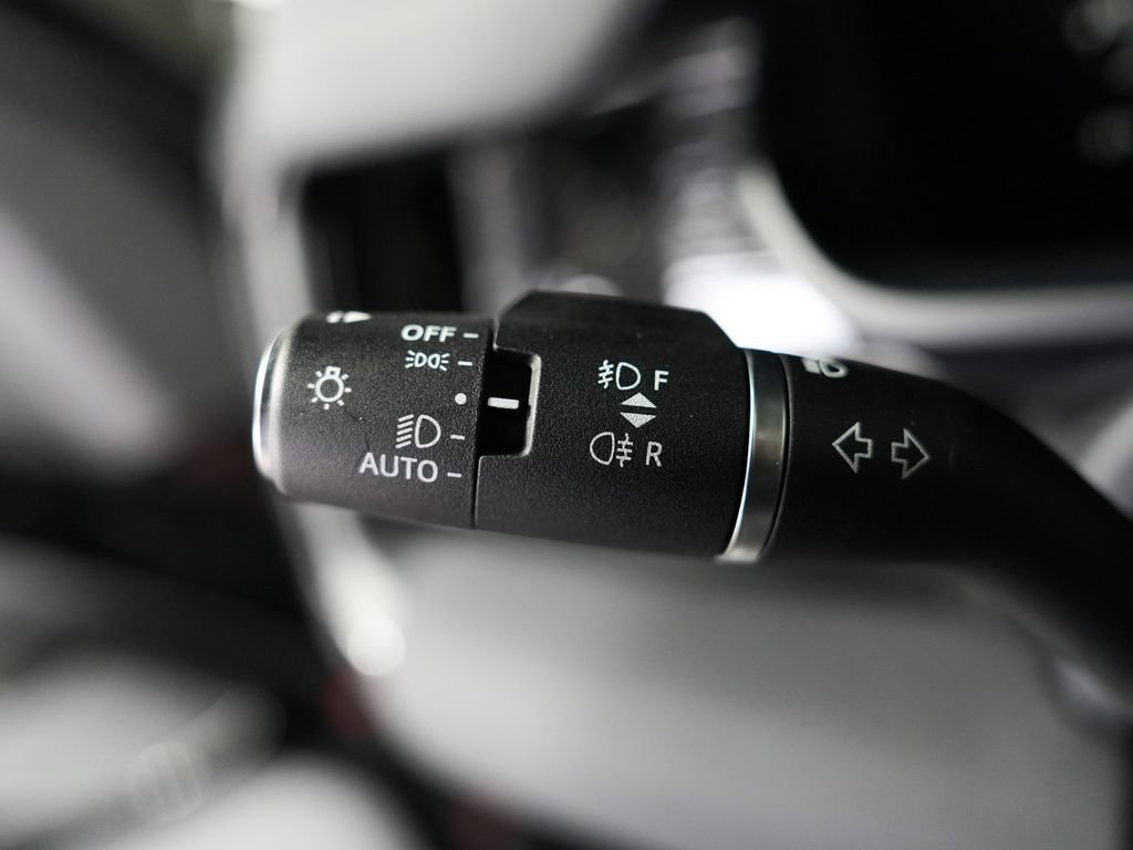 Used 2023 Land Rover Defender 130 X-Dynamic SE AWD/4WD image 22