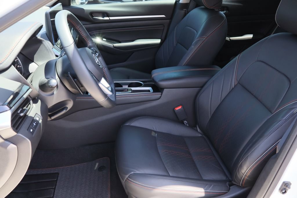 Used 2023 Nissan Altima 2.5 SR w/ SR Premium Package image 21