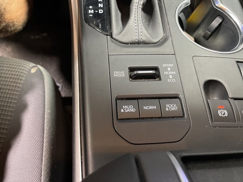 Used 2024 Toyota Highlander XLE image 32