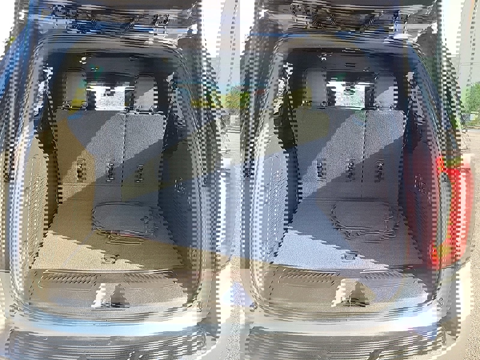 Used 2021 GMC Yukon XL SLT w/ Rear Media and Nav Package image 8