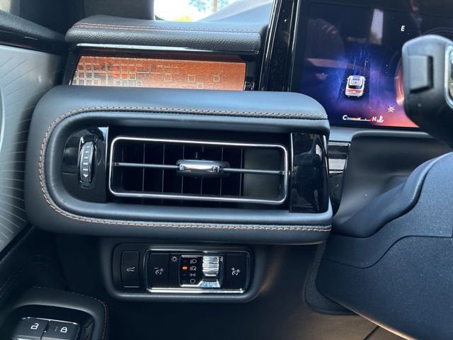 Certified 2025 Lincoln Aviator Black Label AWD/4WD image 27