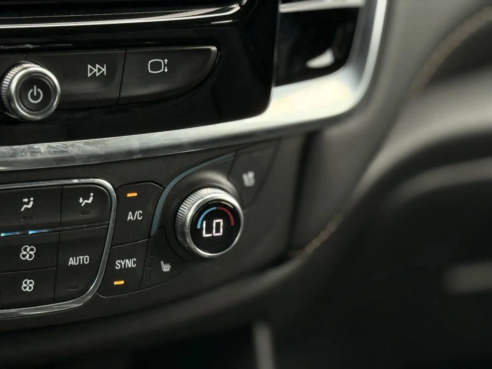 Used 2021 Chevrolet Traverse Premier w/ Redline Edition AWD/4WD image 44