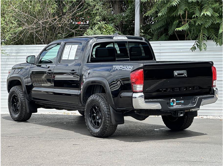 Used 2017 Toyota Tacoma TRD Off-Road w/ Tow Package (A/T) AWD/4WD image 12
