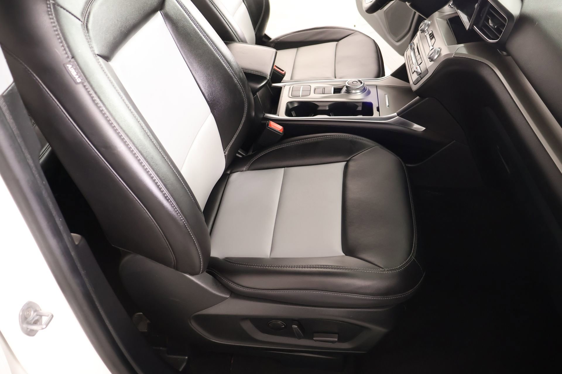 Used 2024 Ford Explorer XLT w/ Equipment Group 202A image 15