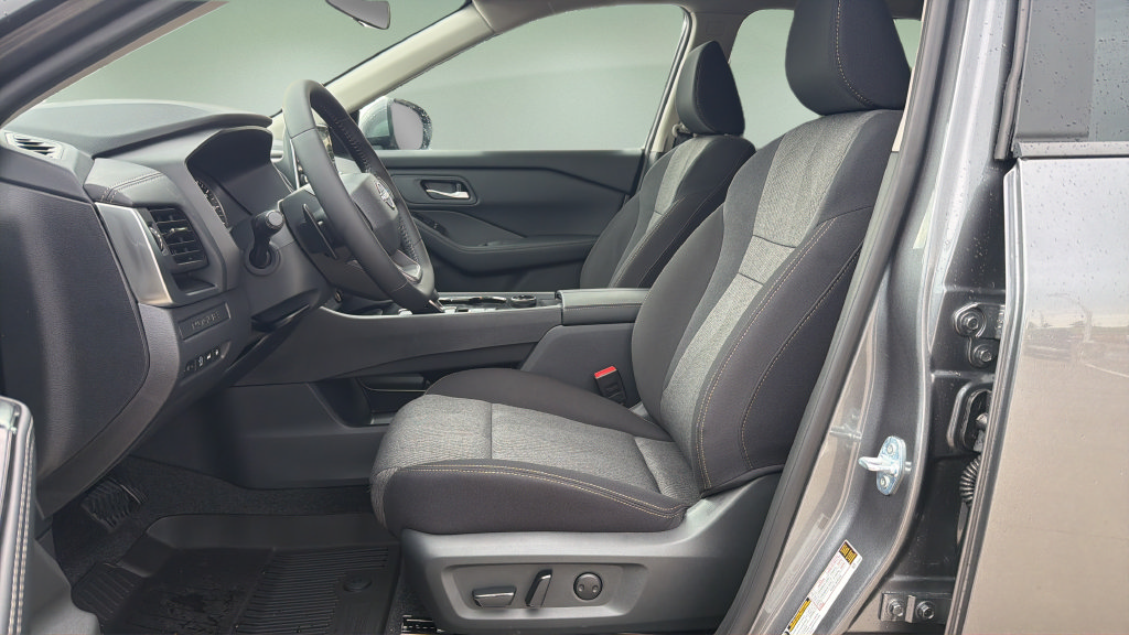 New 2026 Nissan Rogue SV AWD/4WD image 18