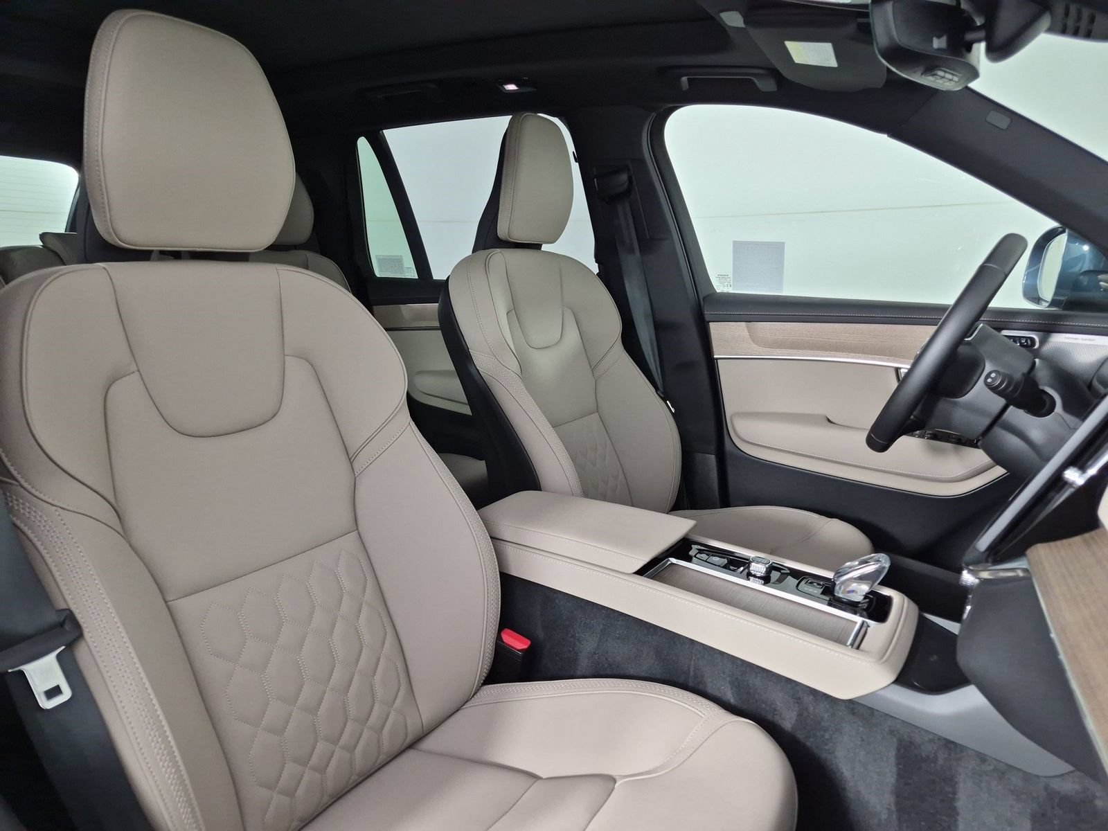 Certified 2026 Volvo XC90 B6 Plus w/ Protection Package Premier AWD/4WD image 27