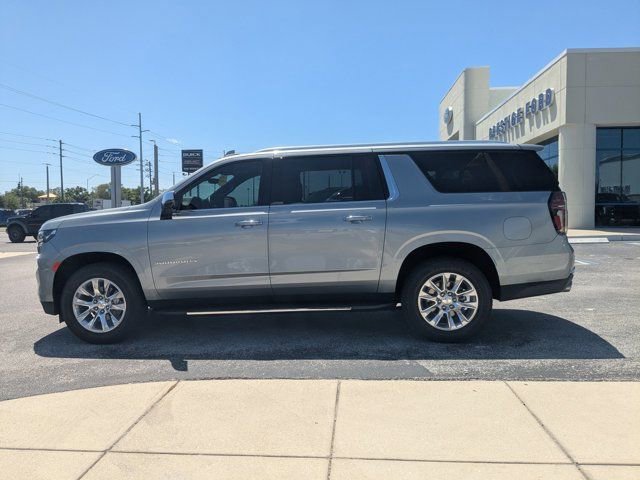 Used 2024 Chevrolet Suburban Premier AWD/4WD image 8
