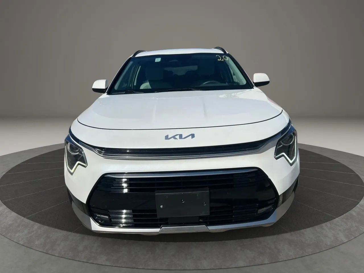 Used 2023 Kia Niro EX Touring FWD image 2