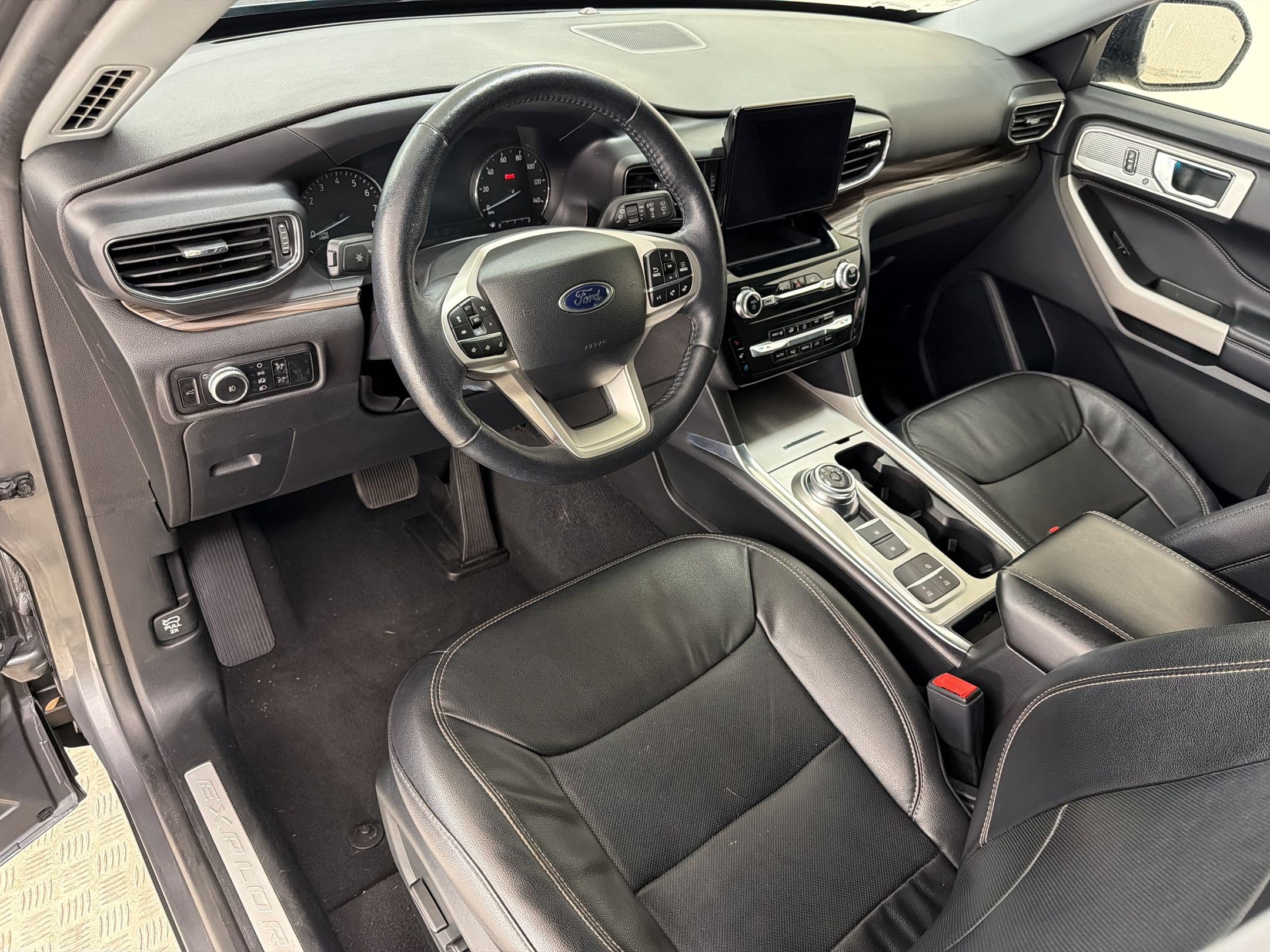 Used 2023 Ford Explorer Limited RWD image 4