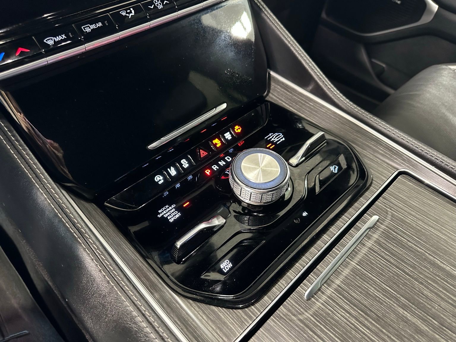 Used 2023 Jeep Wagoneer Series III w/ Preferred Equipment Group image 35