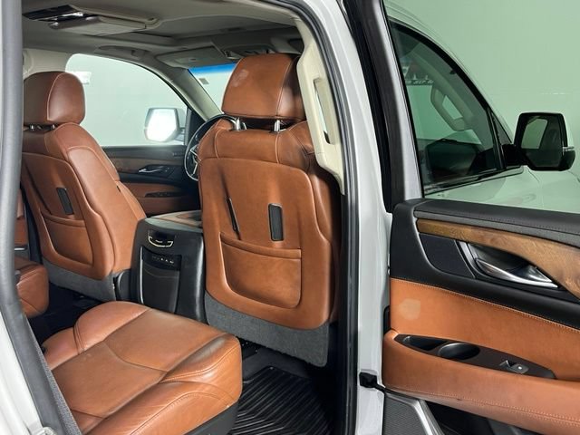 Used 2018 Cadillac Escalade Luxury AWD/4WD image 33