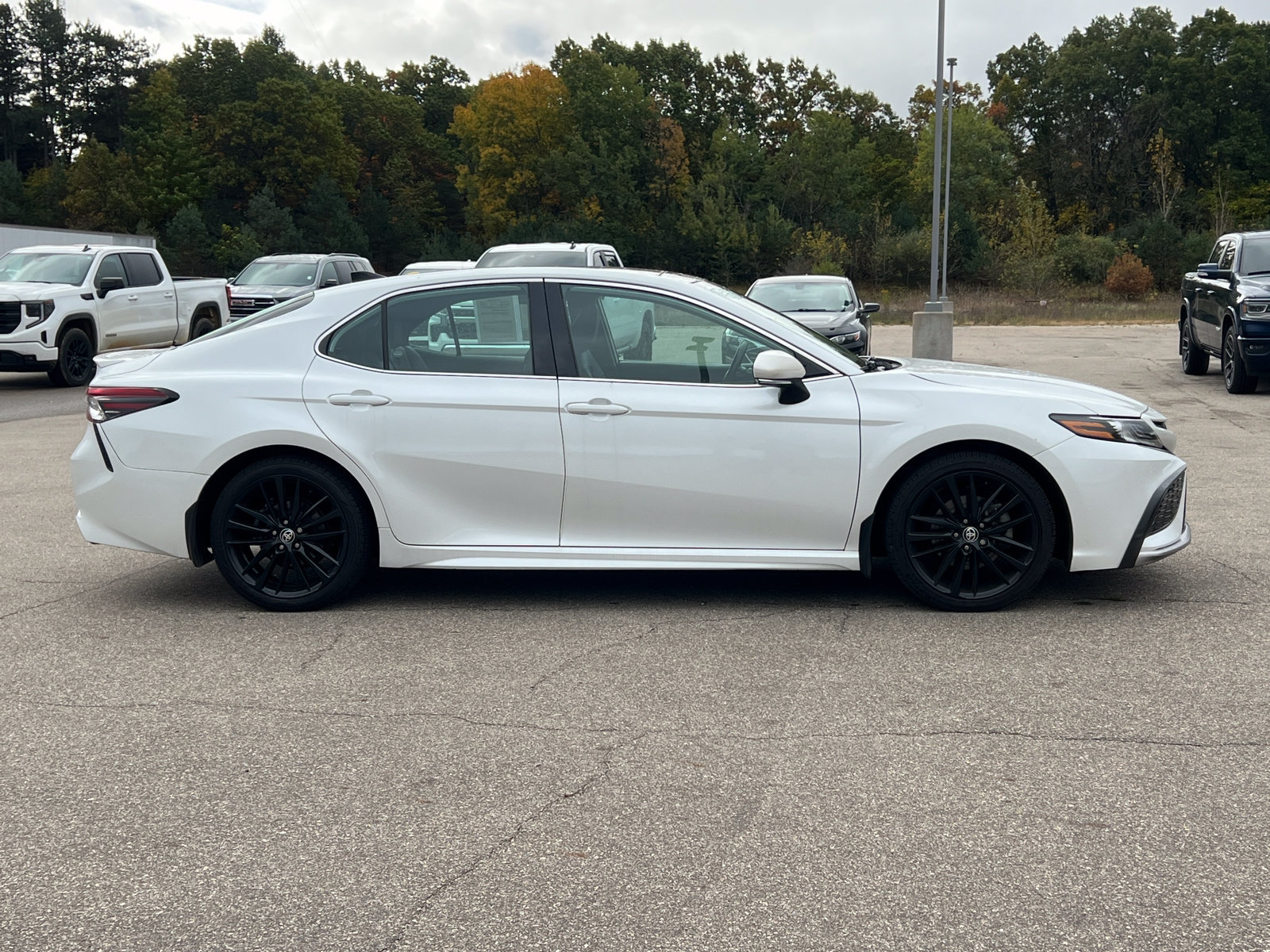 Used 2022 Toyota Camry XSE FWD image 43