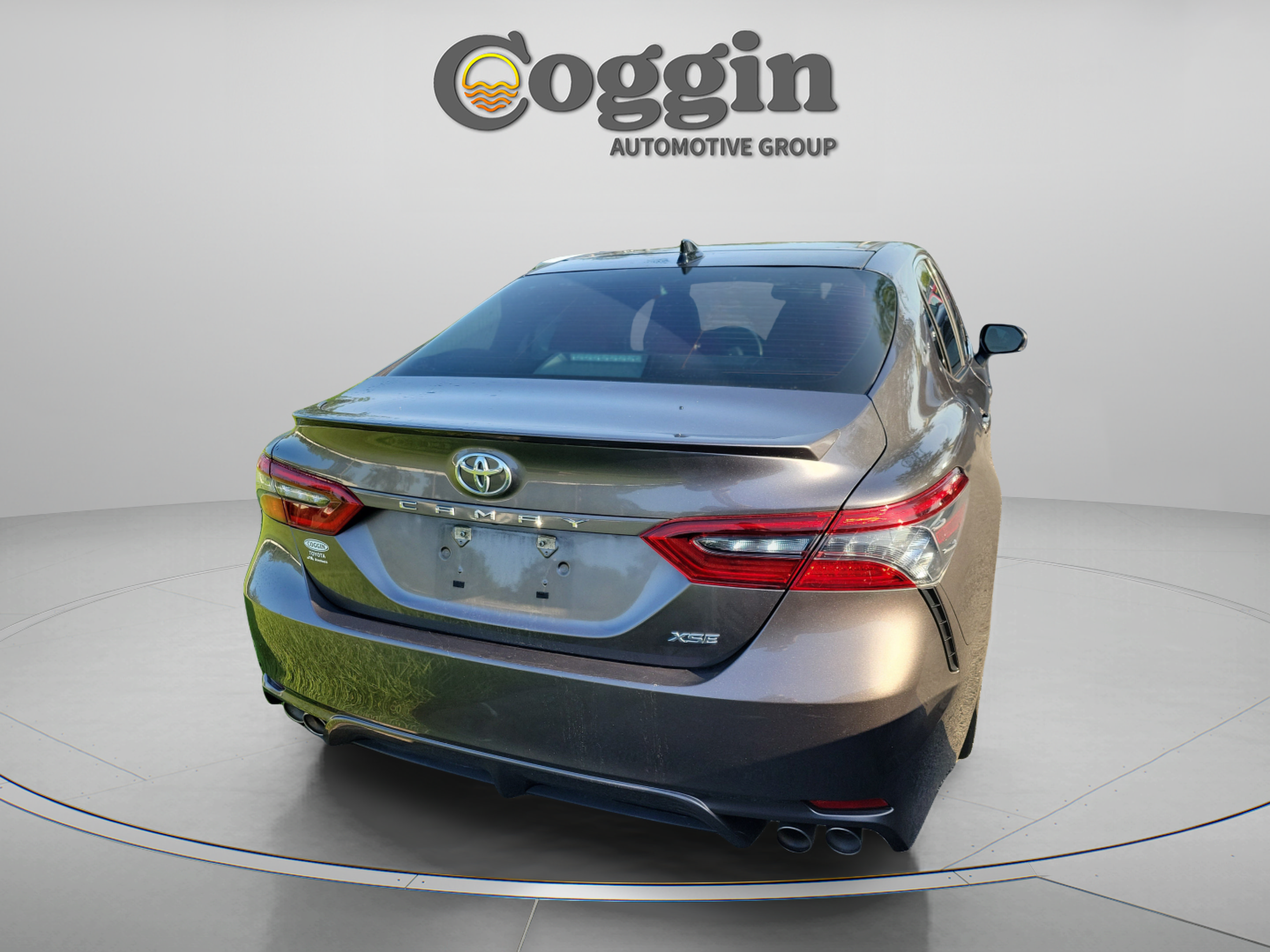 Used 2022 Toyota Camry XSE FWD image 4