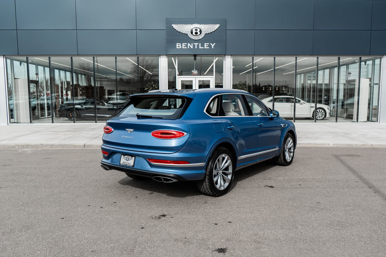 Used 2022 Bentley Bentayga image 3