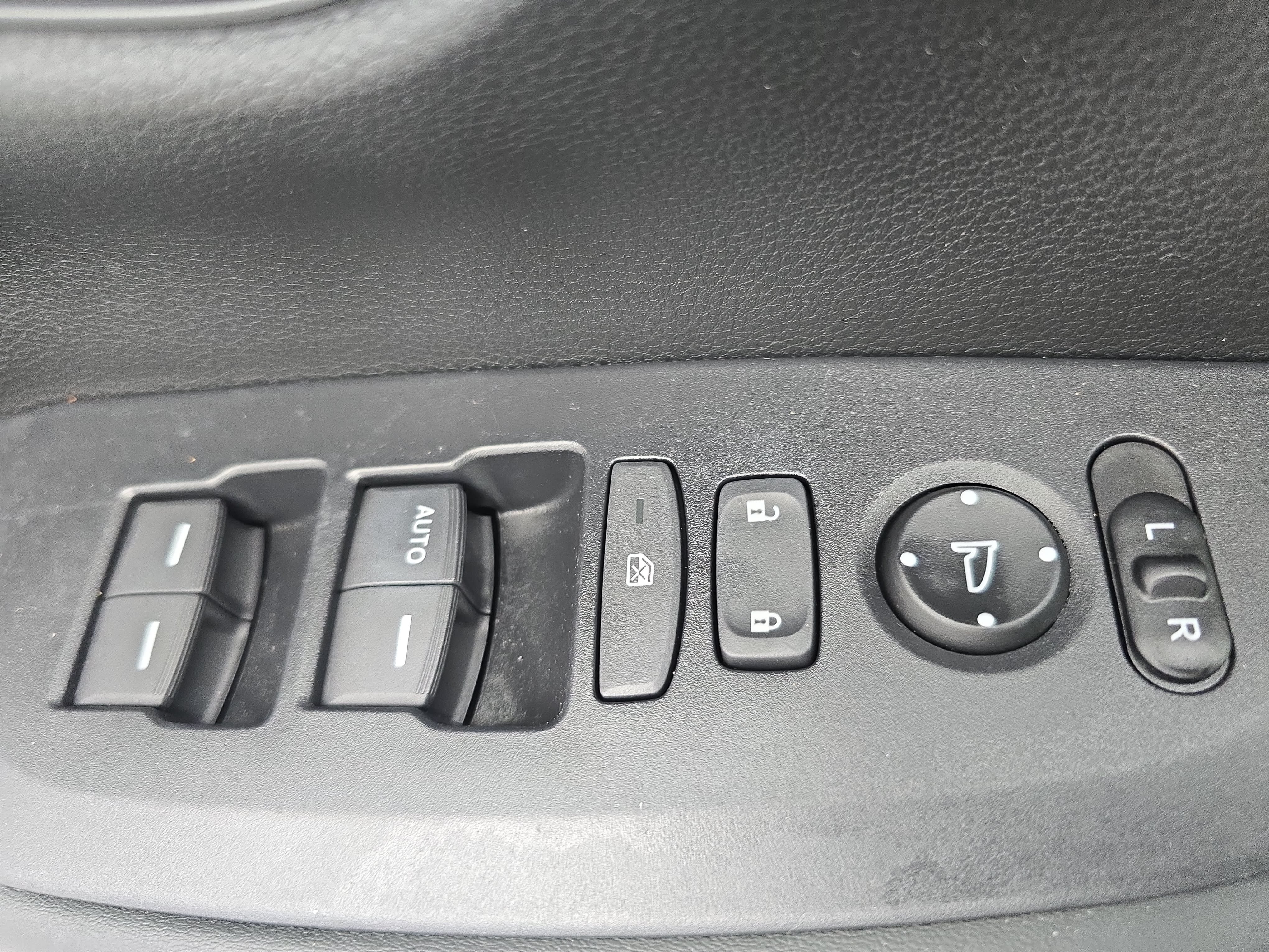 Used 2024 Honda HR-V LX image 27