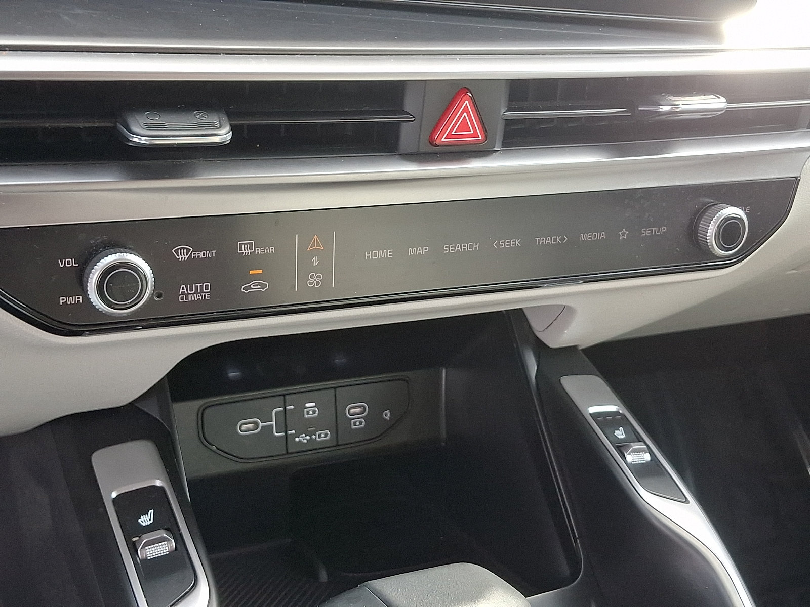 Certified 2025 Kia Sorento S w/ Panoramic Sunroof Package AWD/4WD image 16