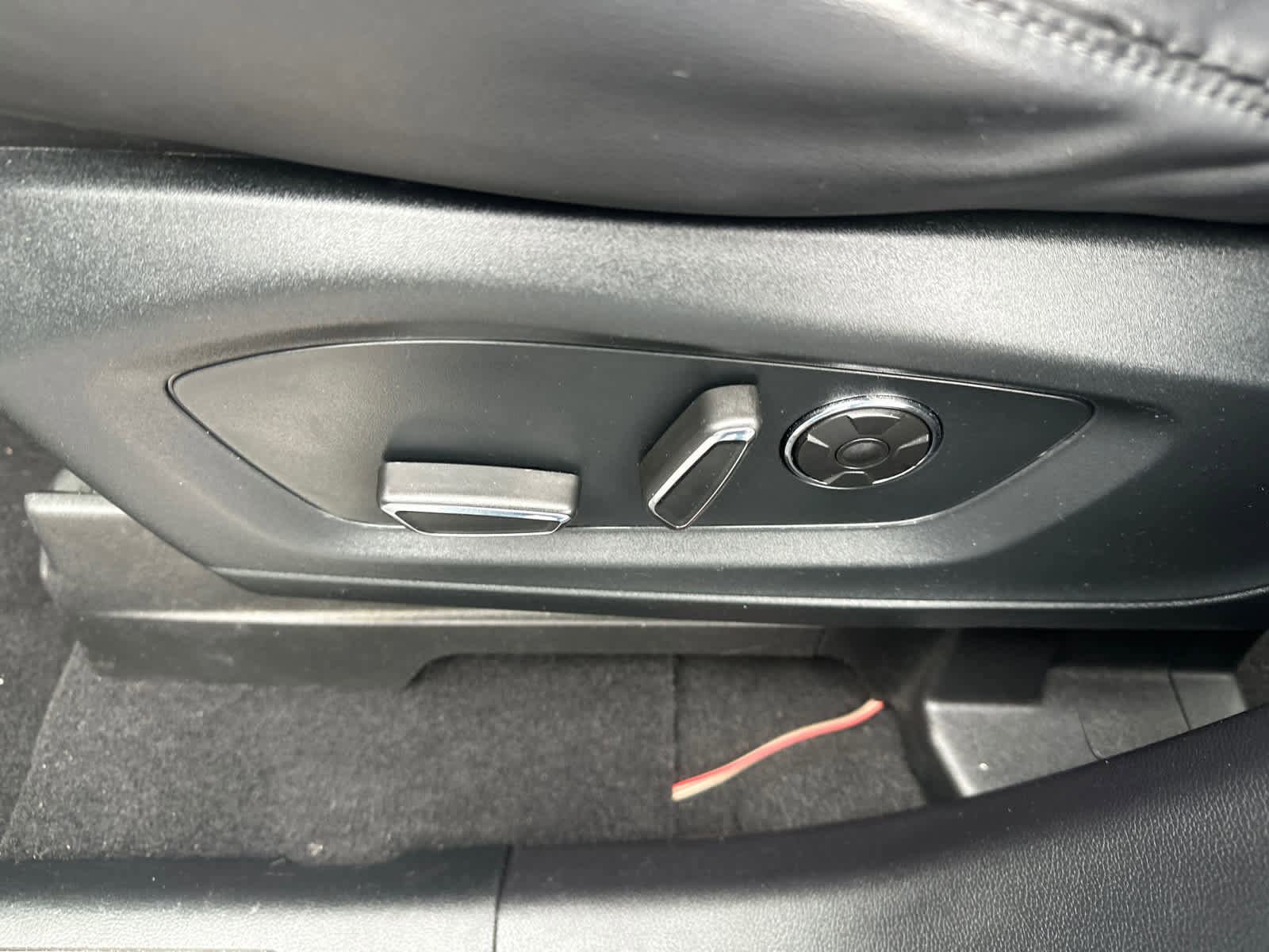 Used 2020 Ford Explorer Platinum image 28