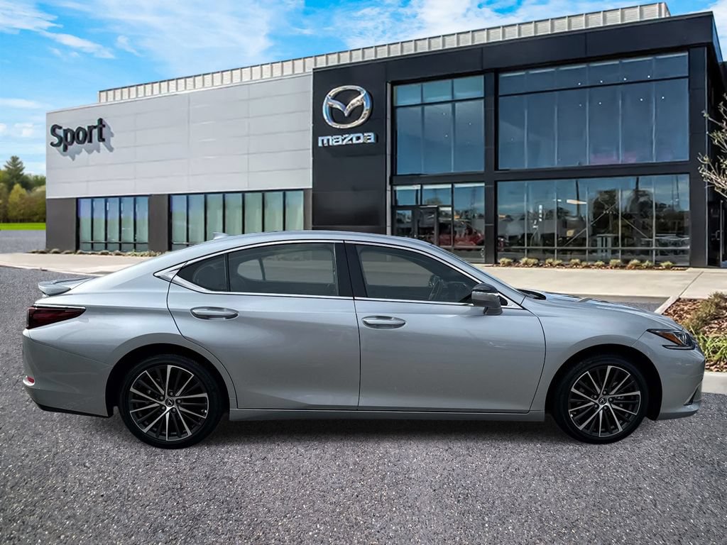 Used 2025 Lexus ES 350 w/ Premium Package FWD image 2