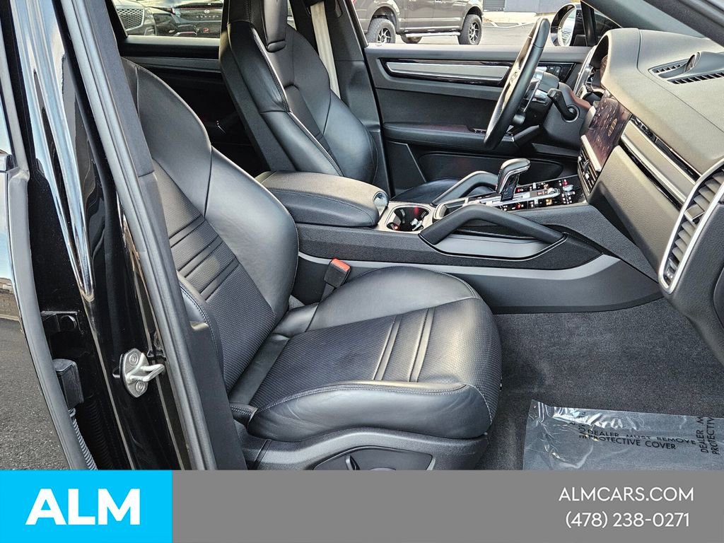 Used 2023 Porsche Cayenne Platinum Edition image 18