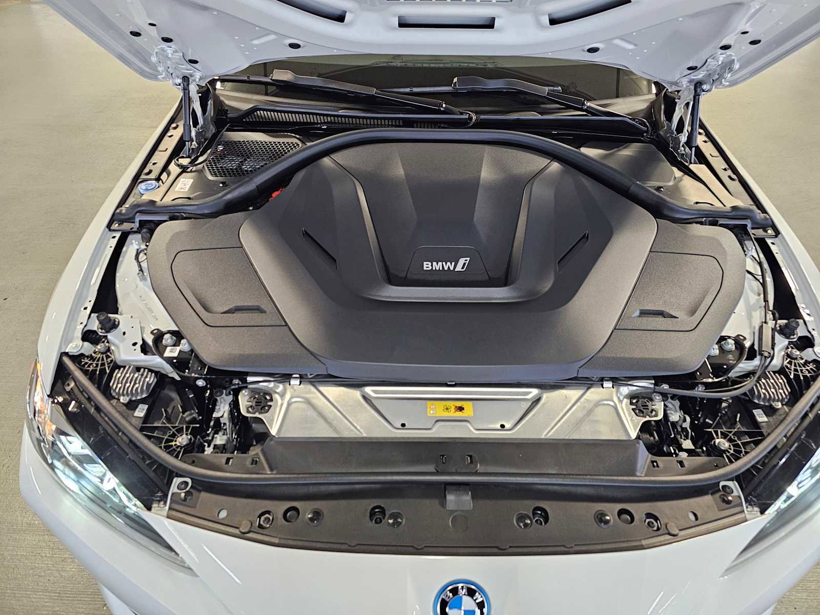 Used 2023 BMW i4 eDrive35 w/ Premium Package image 9