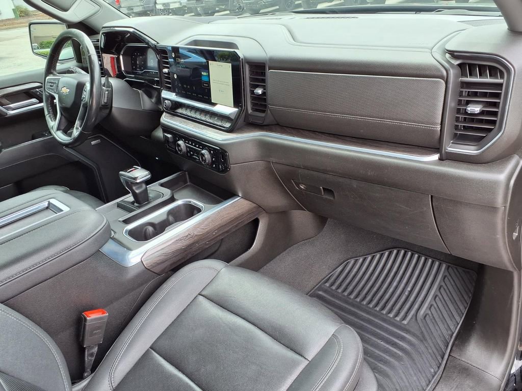Used 2022 Chevrolet Silverado 1500 LTZ RWD image 11
