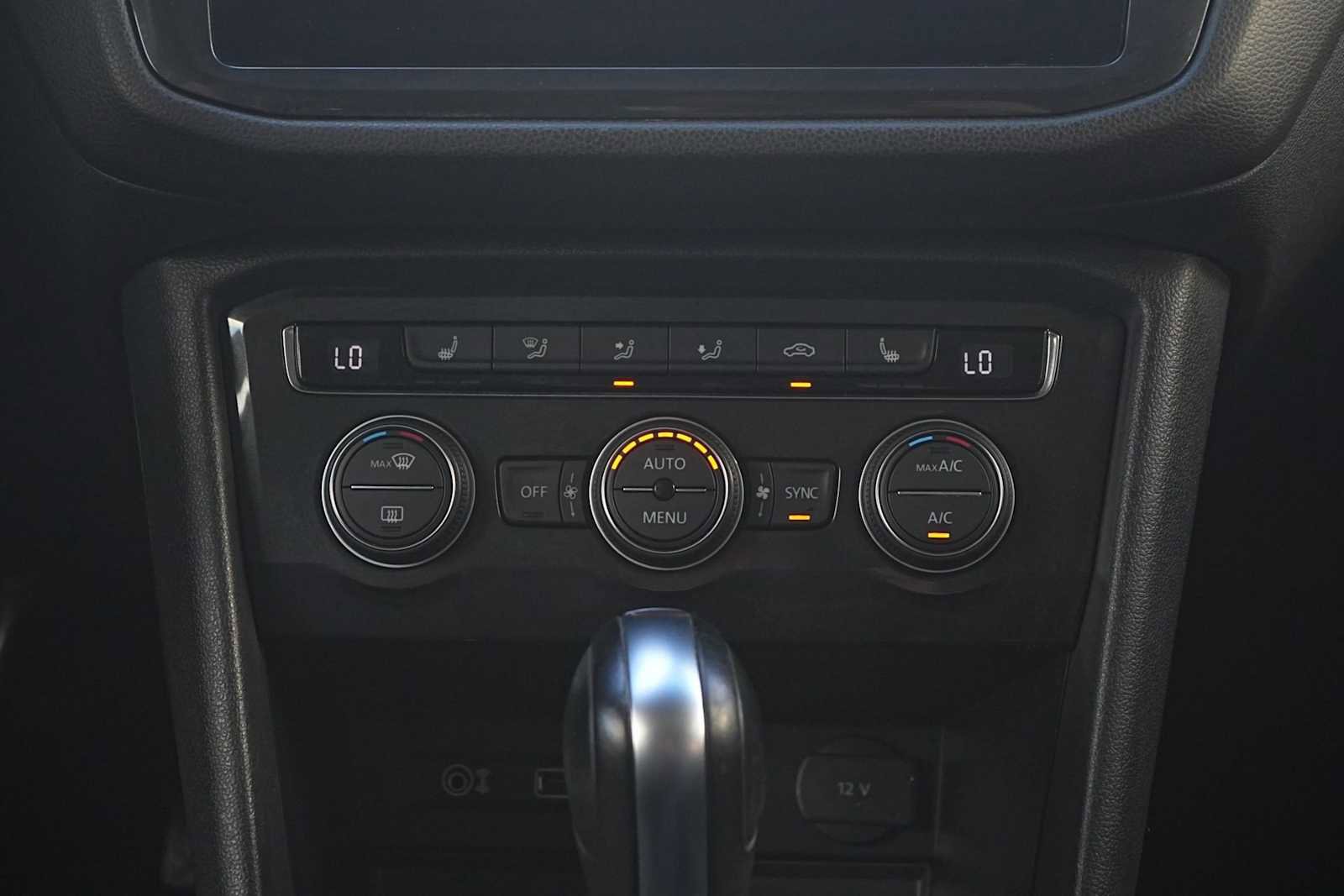 Used 2018 Volkswagen Tiguan SEL image 23