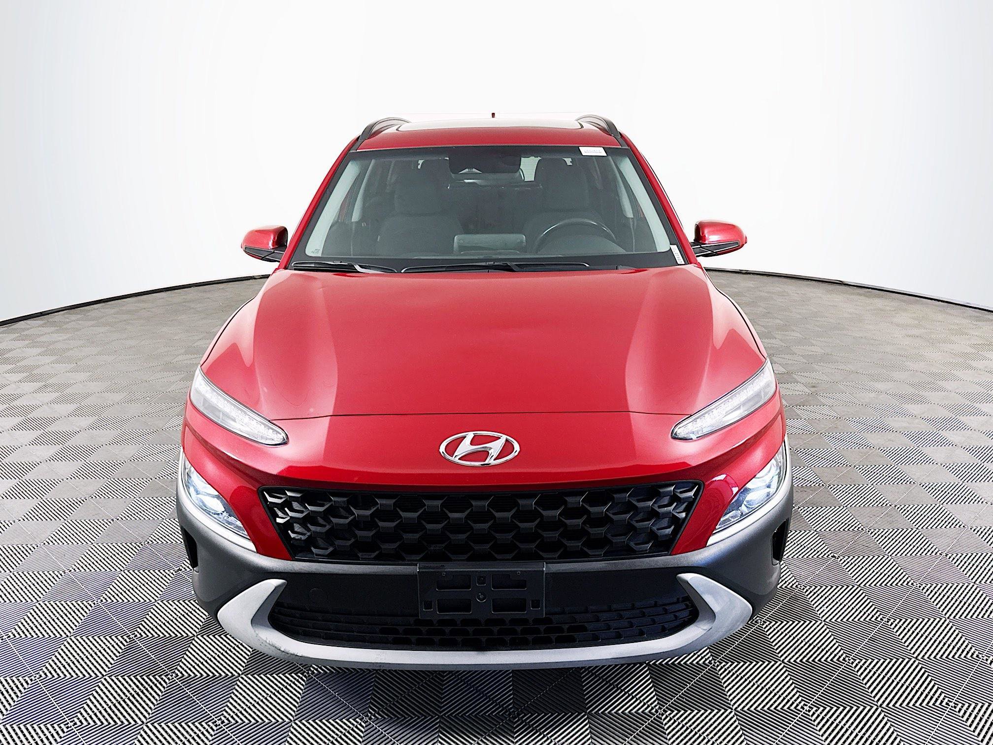 Used 2022 Hyundai Kona SEL w/ Convenience Package image 2