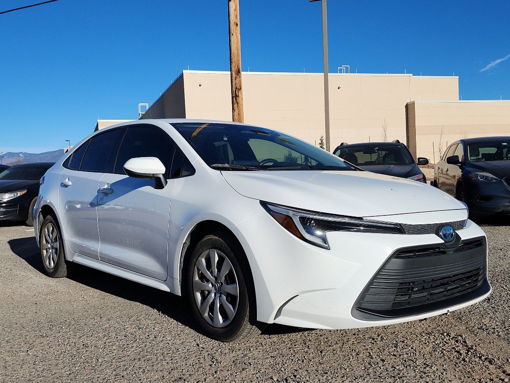 Used 2023 Toyota Corolla LE image 3