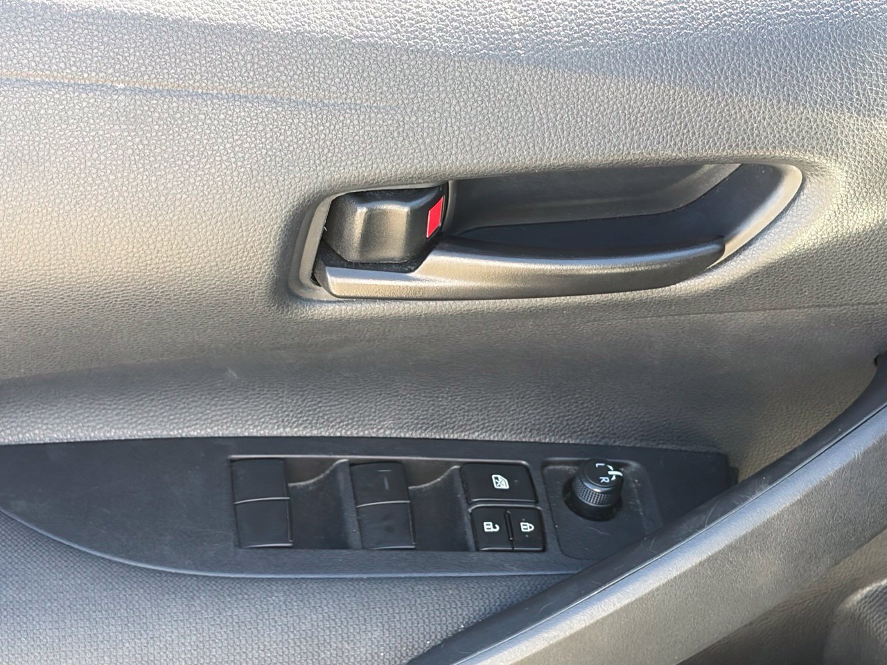 Used 2025 Toyota Corolla LE FWD image 7