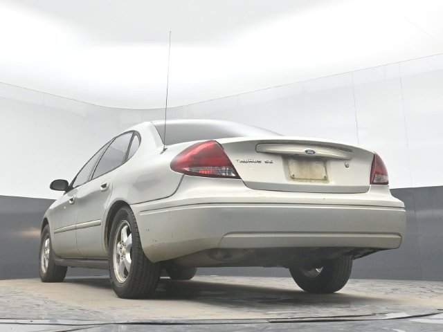 Used 2006 Ford Taurus SE FWD image 30