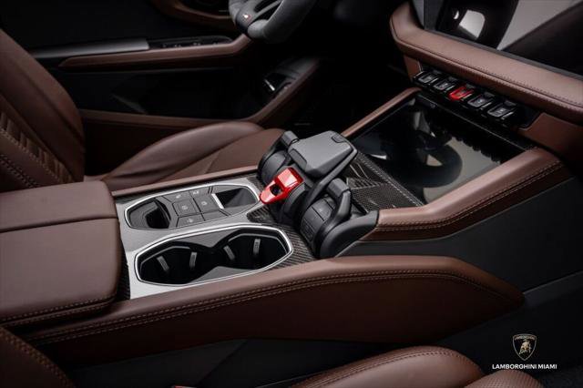 Used 2025 Lamborghini Urus SE image 48