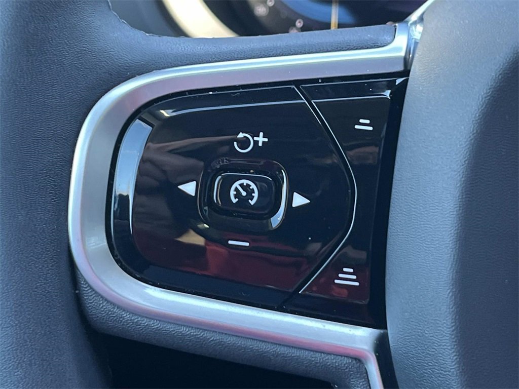 Used 2023 Volvo XC60 B5 Ultimate image 30