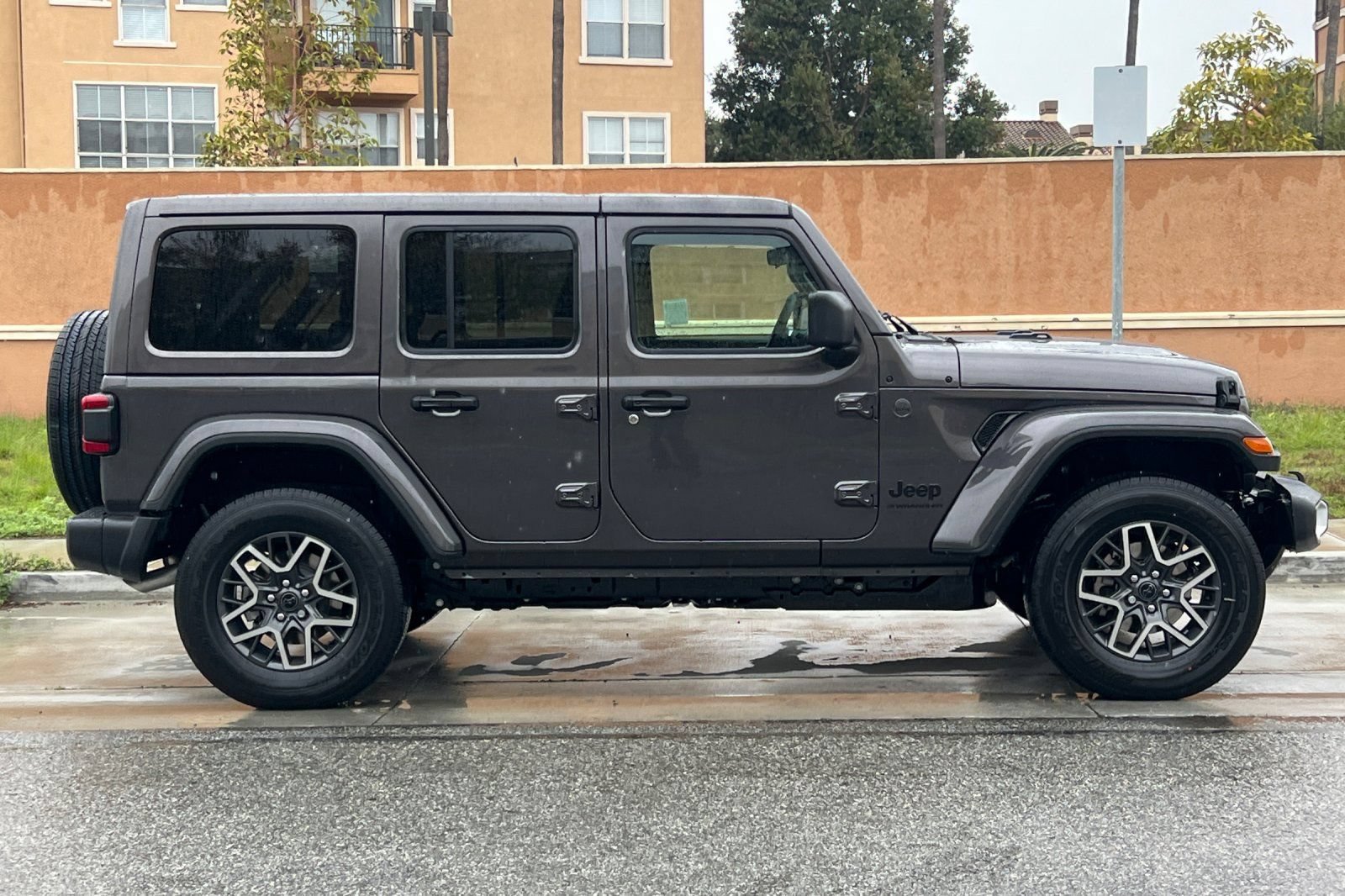 New 2026 Jeep Wrangler Unlimited Sahara w/ Safety Group AWD/4WD image 3