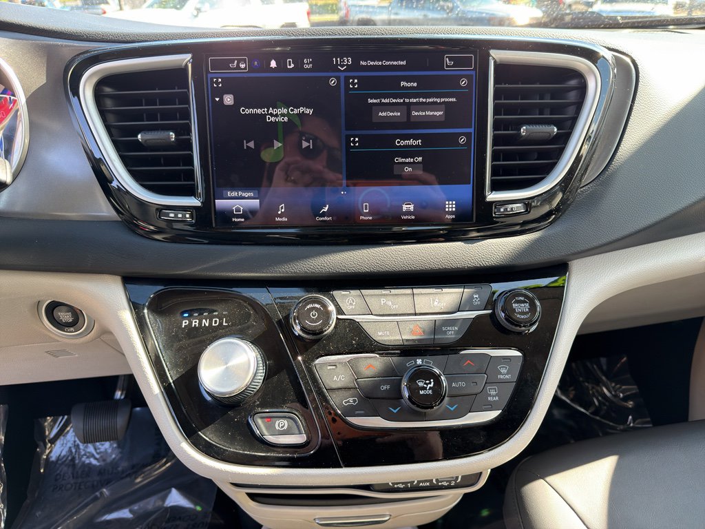 Used 2023 Chrysler Pacifica Touring-L image 20