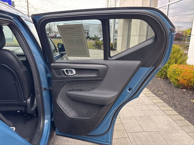 Used 2025 Volvo XC40 B5 Plus AWD/4WD image 13