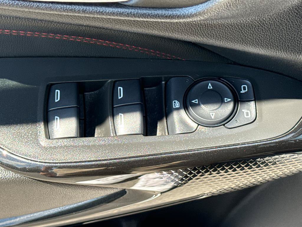 Used 2024 Chevrolet Trax RS w/ Sunroof Package FWD image 16