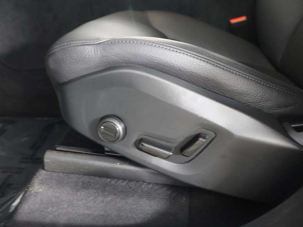 Used 2025 Volvo XC90 B5 Plus AWD/4WD image 36