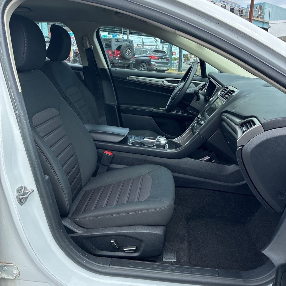 Used 2019 Ford Fusion SE FWD image 6