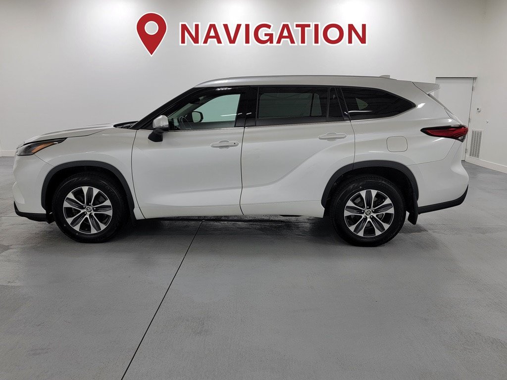 Used 2022 Toyota Highlander XLE AWD/4WD image 5
