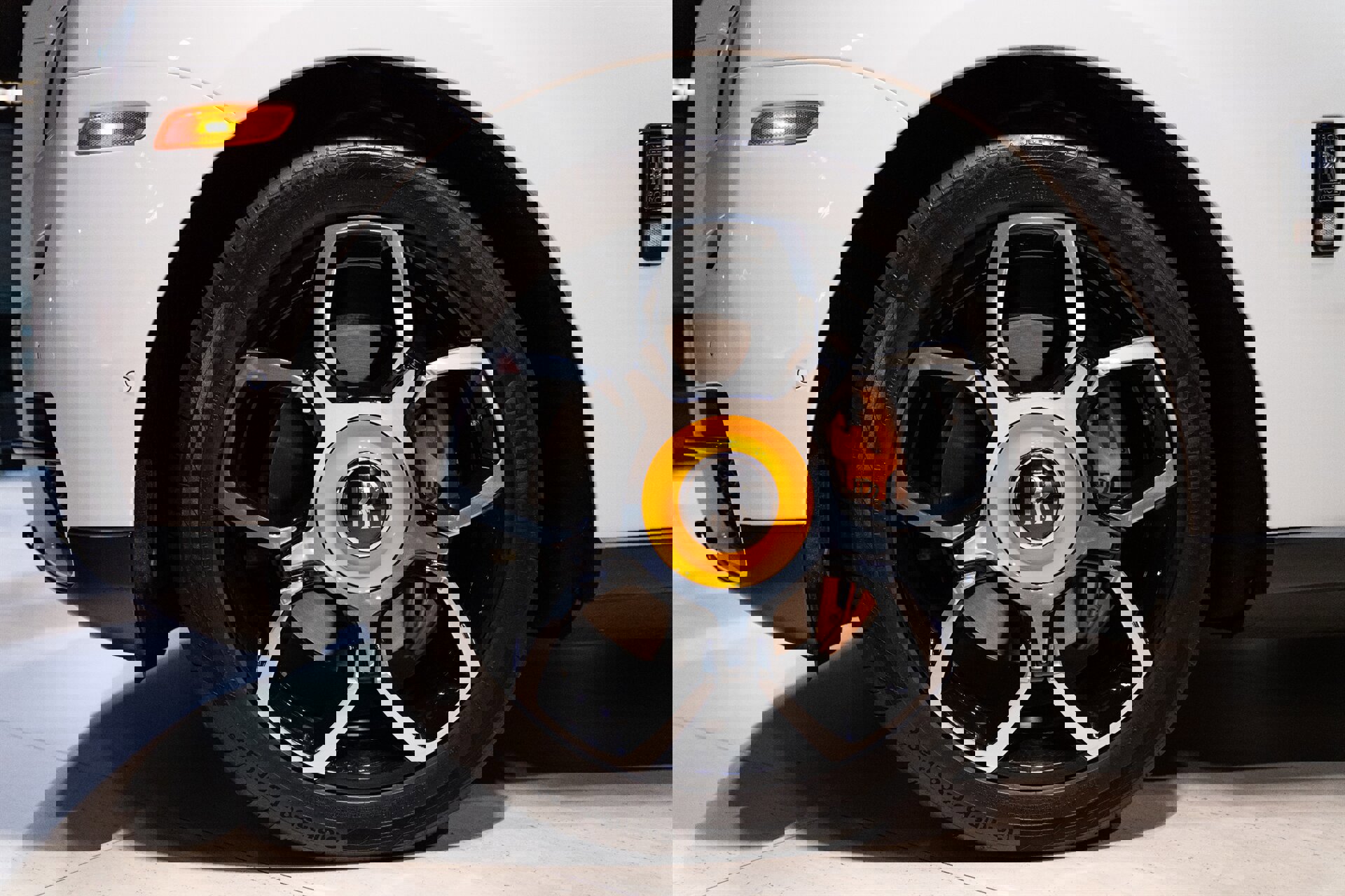 Used 2022 Rolls-Royce Cullinan Black Badge w/ Dark Exterior Package AWD/4WD image 16