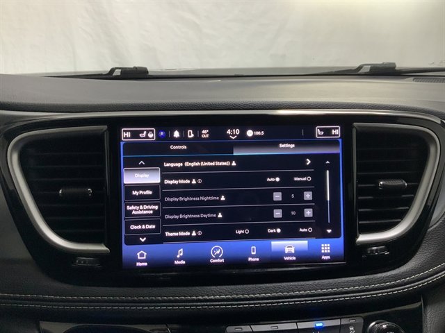 Used 2023 Chrysler Pacifica Touring image 27