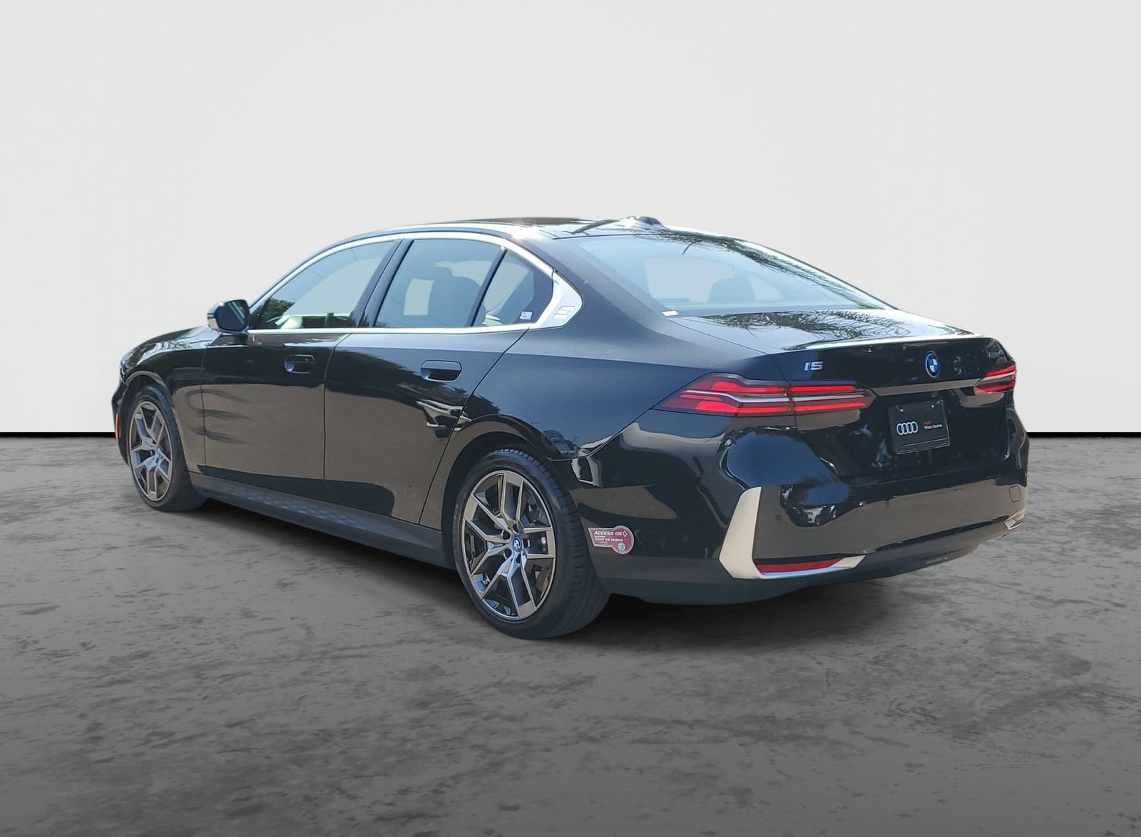 Used 2024 BMW i5 eDrive40i RWD image 3